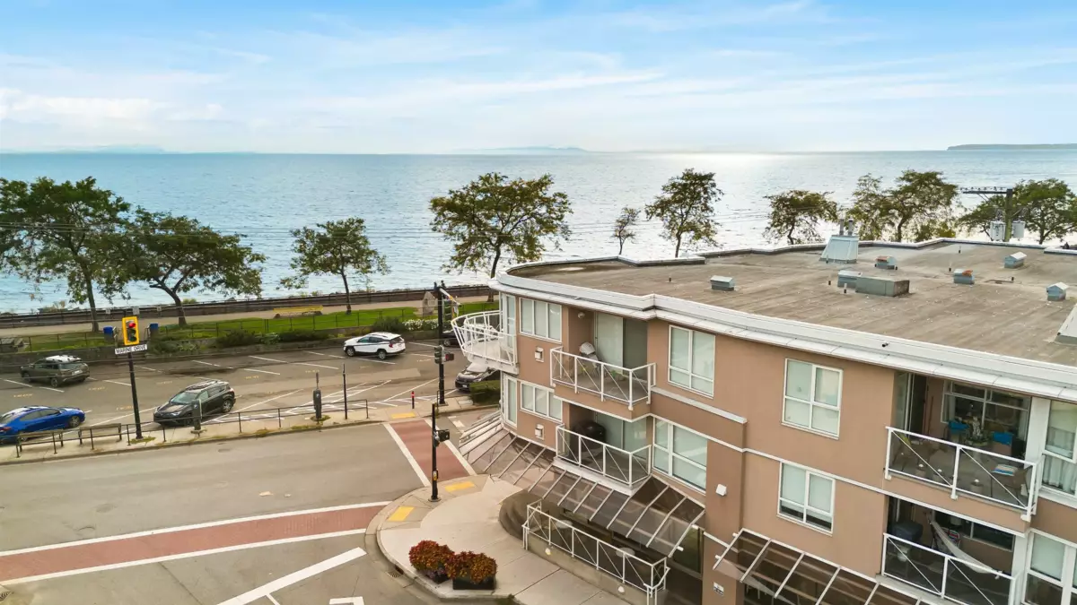 Hot Tub / Spa Photo of 206 1119 Vidal Street, White Rock, BC