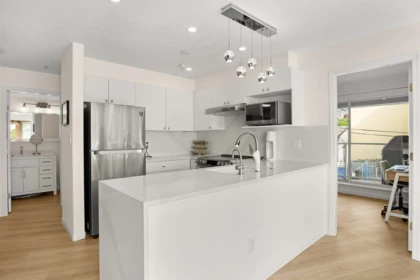 Kitchen Photo of 206 1119 Vidal Street, White Rock, BC
