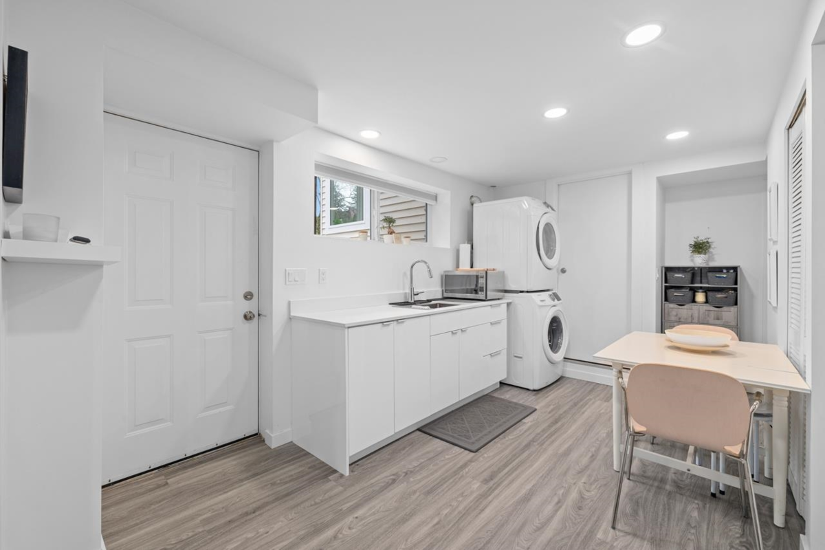 Garage Interior Photo of 2524 Bendale Road, North Vancouver, BC