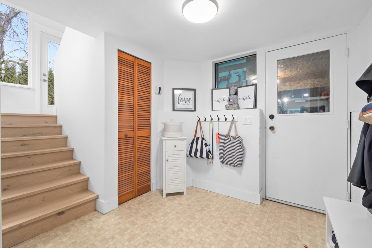 Hallway Photo of 2524 Bendale Road, North Vancouver, BC