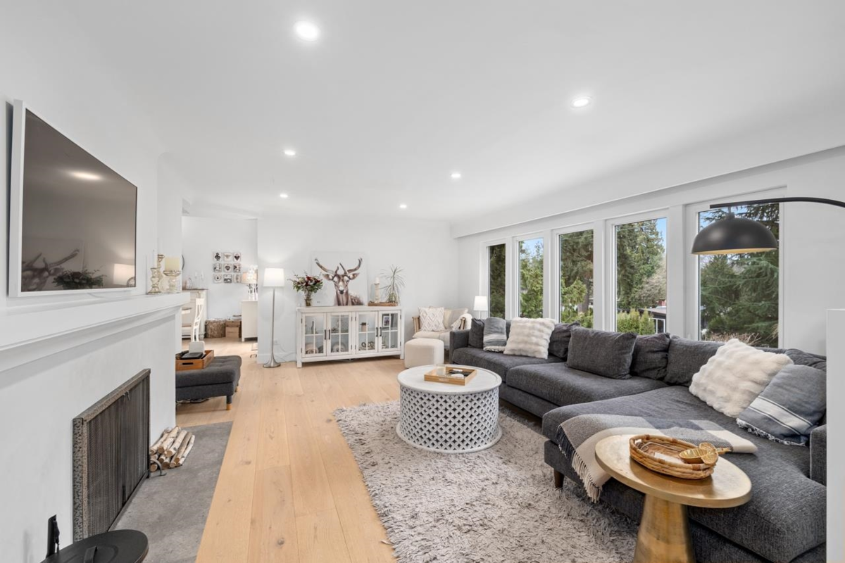 Kitchen Photo of 2524 Bendale Road, North Vancouver, BC