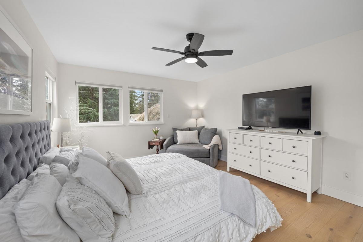 Powder Room Photo of 2524 Bendale Road, North Vancouver, BC