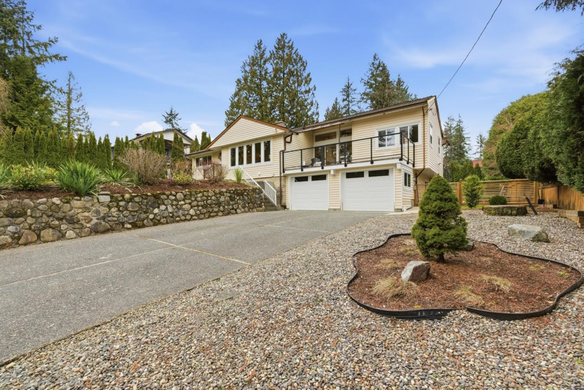 Swimming Pool Photo of 2524 Bendale Road, North Vancouver, BC