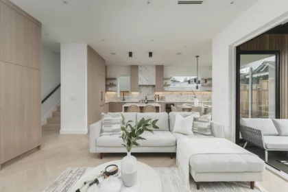 2 2130 E 2nd Avenue, Vancouver, BC