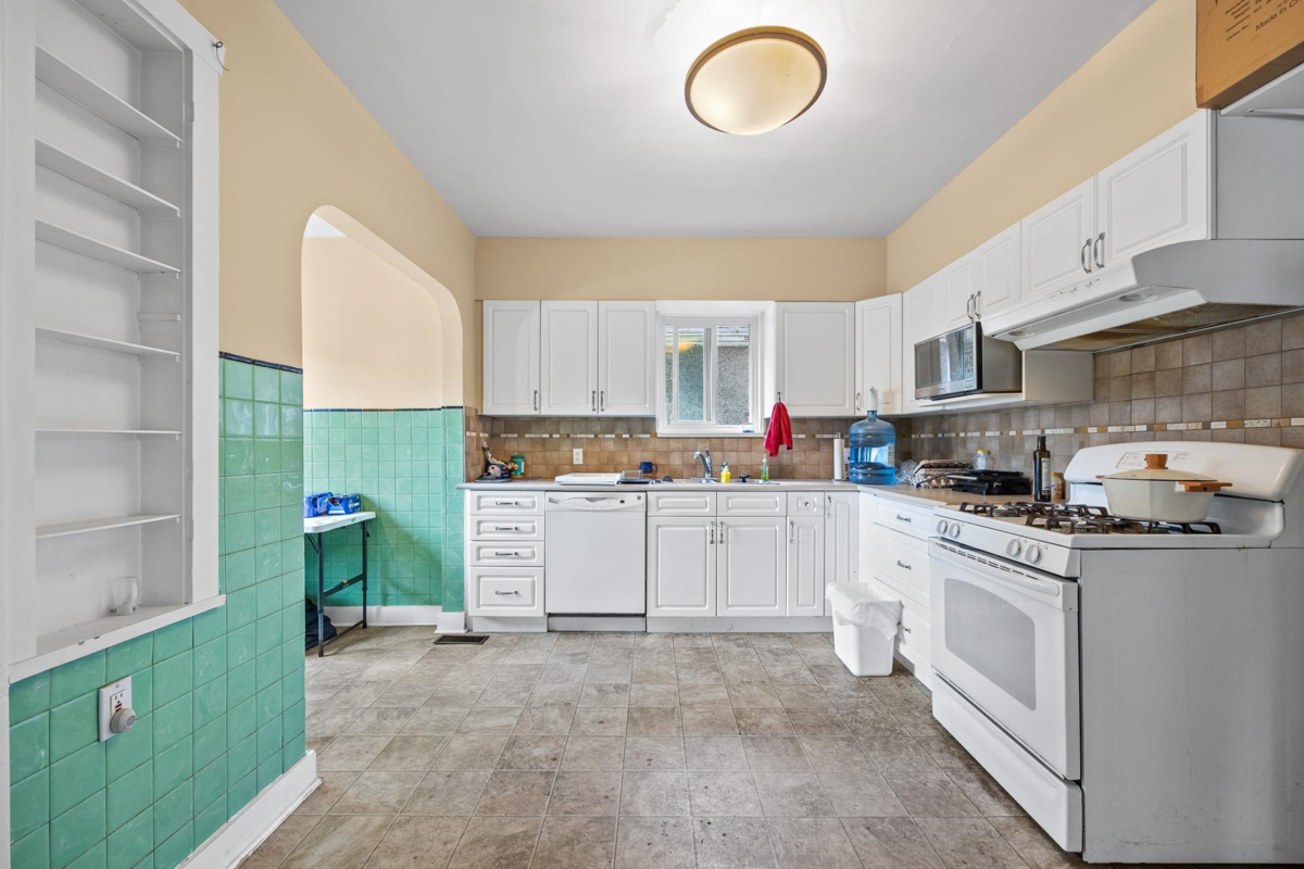 Primary Bathroom Photo of 3579 W 18th Avenue, Vancouver, BC