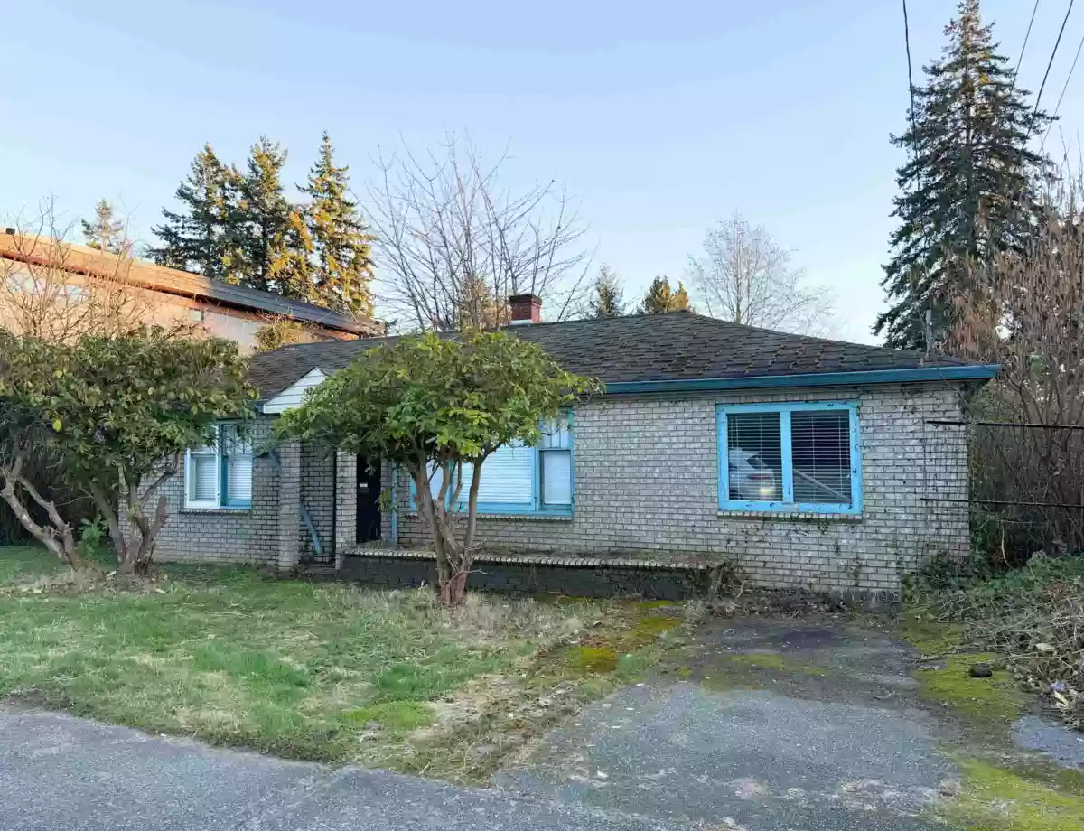 Family Room Photo of 14068 North Bluff Road, White Rock, BC
