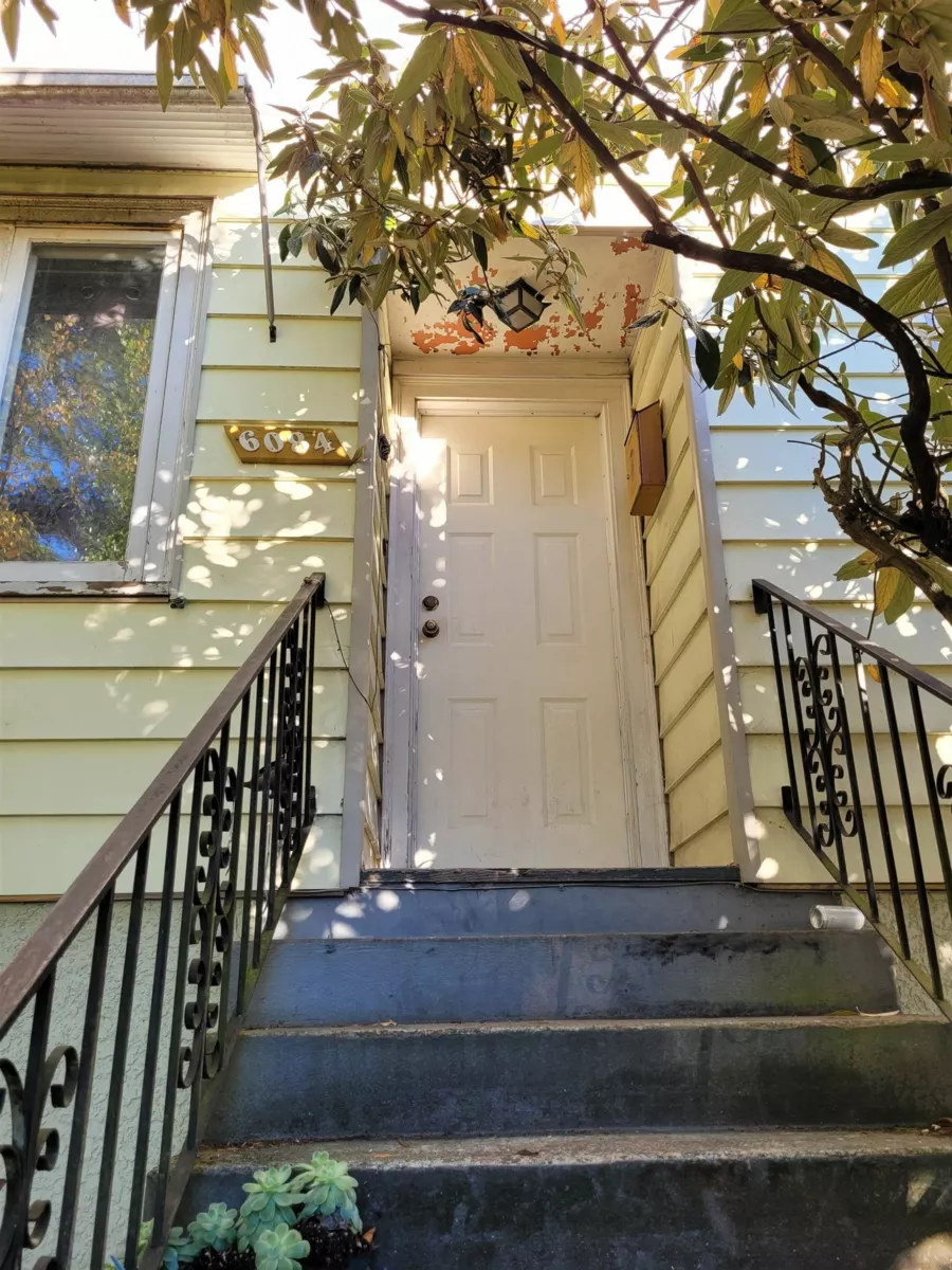 Primary Bathroom Photo of 6084 Chester Street, Vancouver, BC