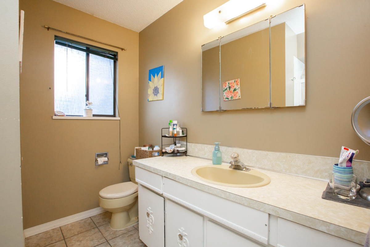 Basement Recreation Room Photo of 6221 175a Street, Surrey, BC