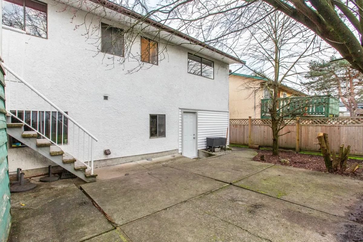 Front Yard Photo of 6221 175a Street, Surrey, BC