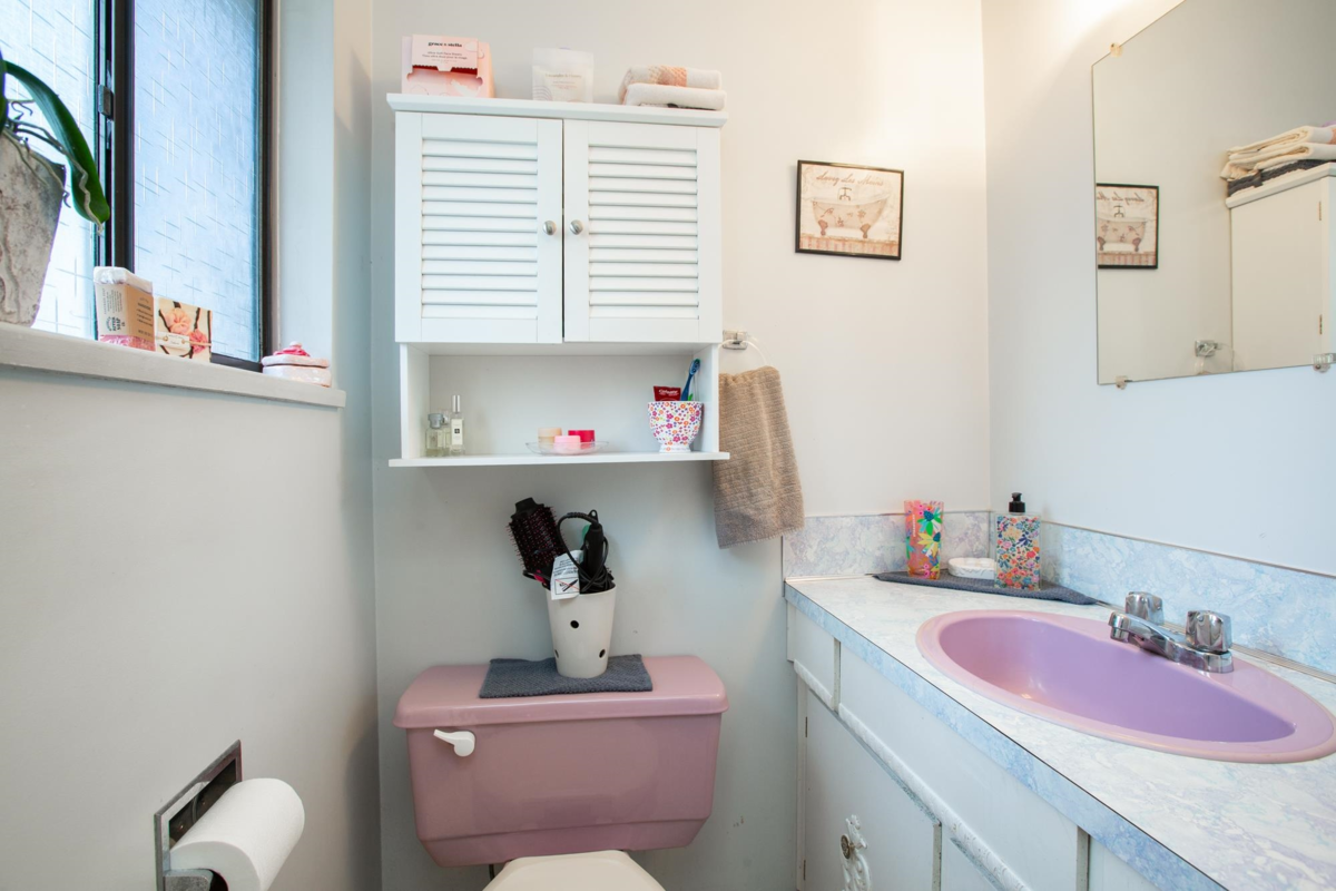 Guest Bathroom Photo of 6221 175a Street, Surrey, BC