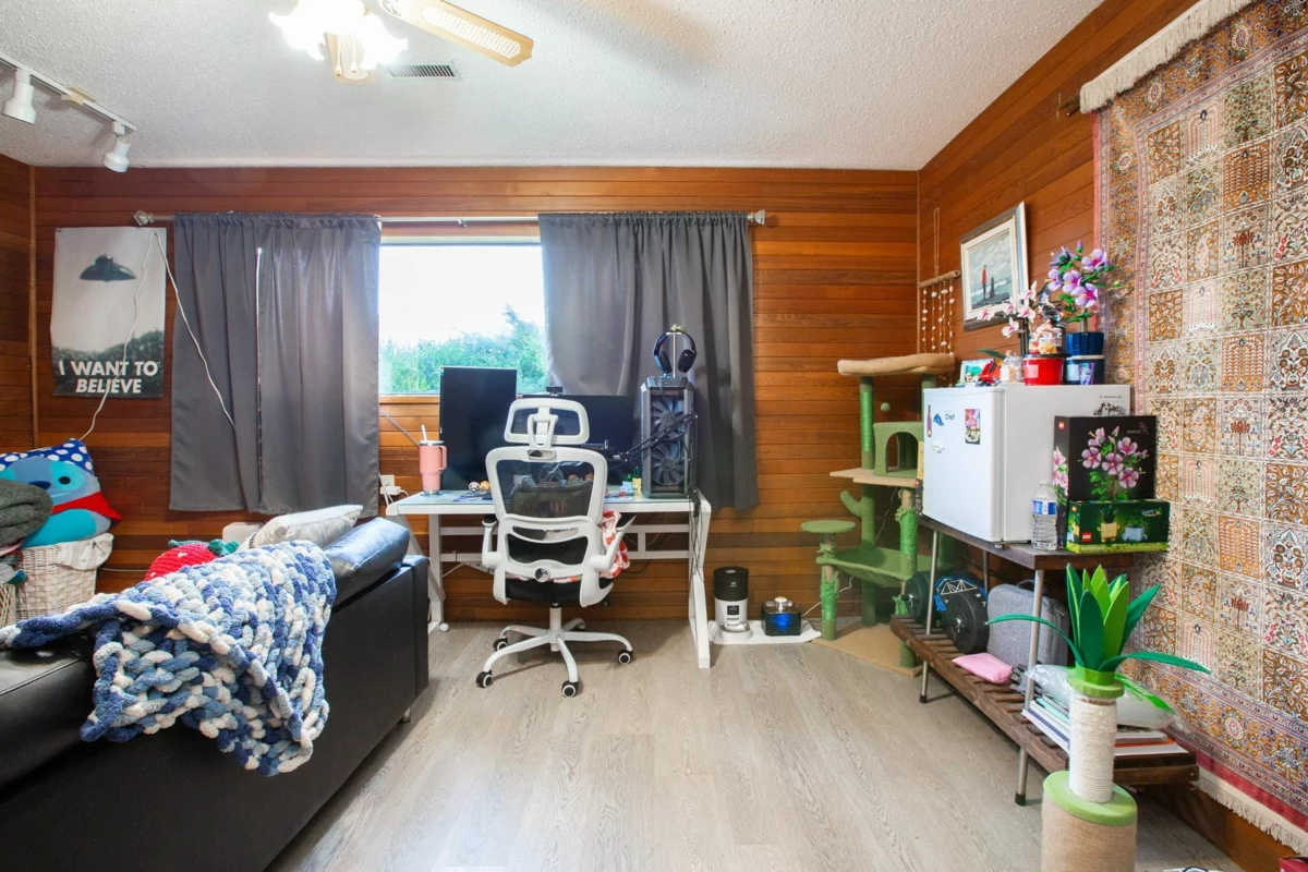 Hallway Photo of 6221 175a Street, Surrey, BC