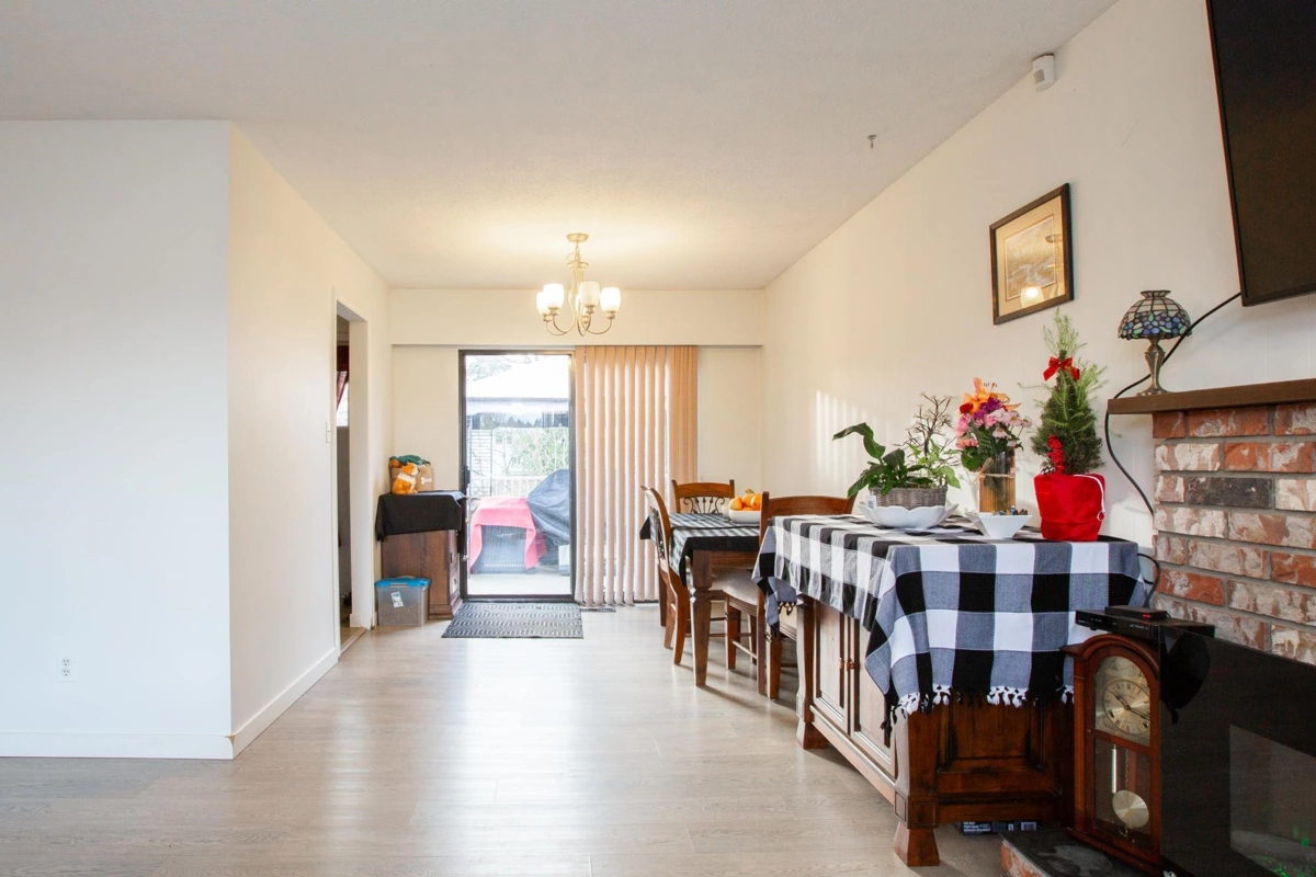 Kitchen Photo of 6221 175a Street, Surrey, BC