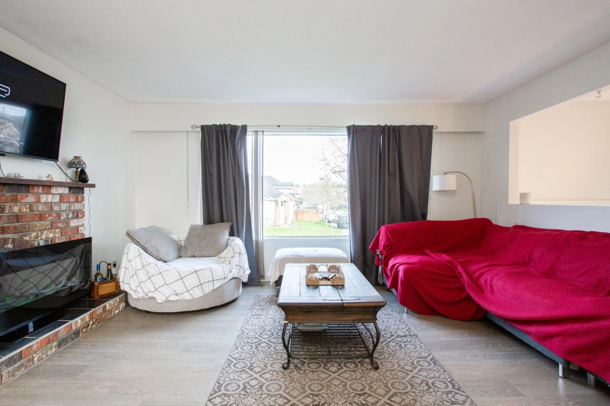 Living Room Photo of 6221 175a Street, Surrey, BC