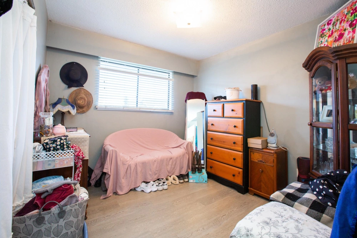 Powder Room Photo of 6221 175a Street, Surrey, BC