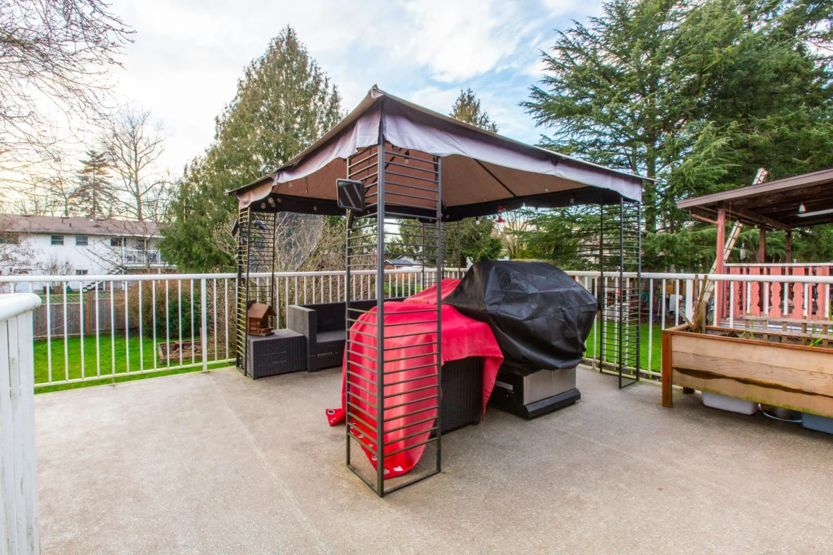 Swimming Pool Photo of 6221 175a Street, Surrey, BC