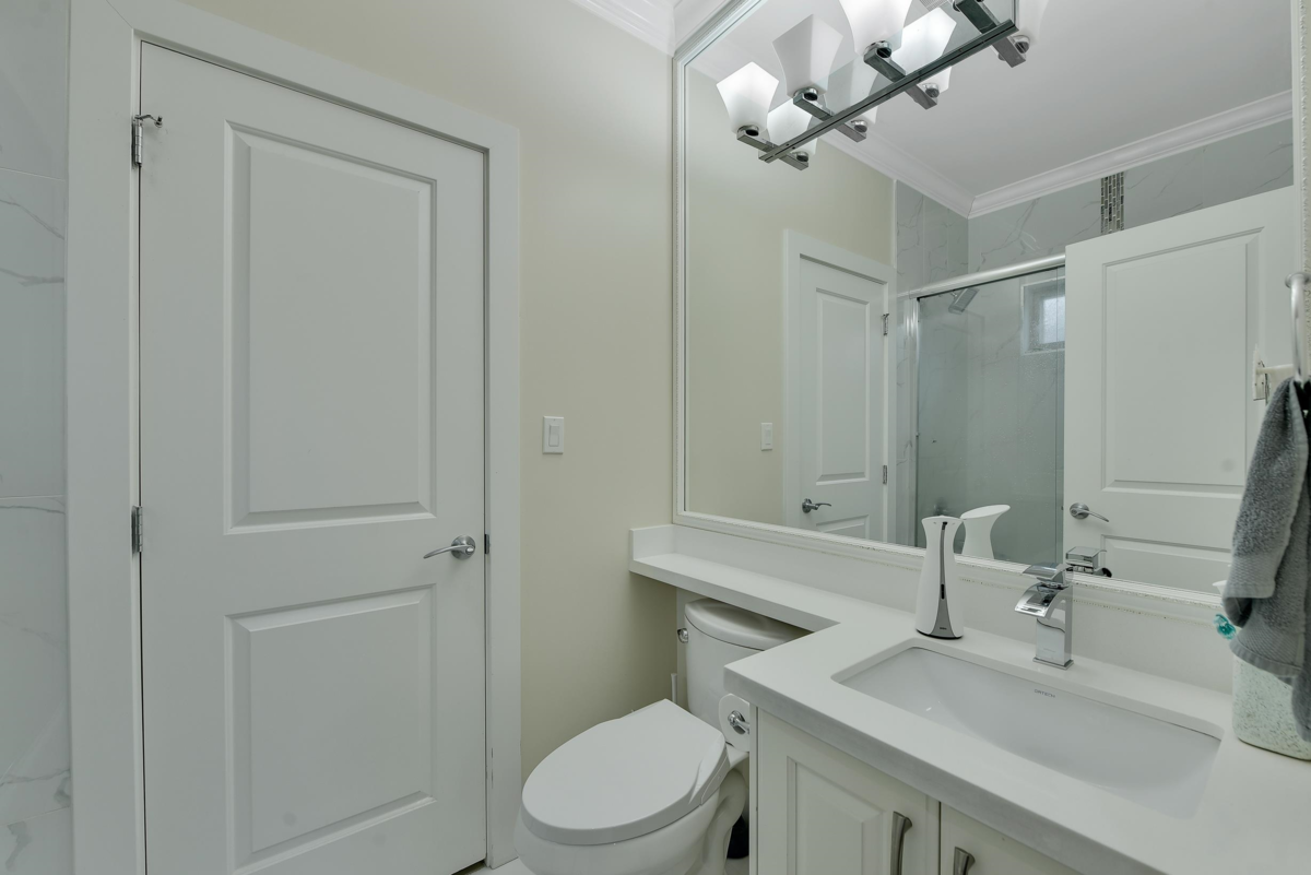 Kitchen Photo of 9405 126 Street, Surrey, BC