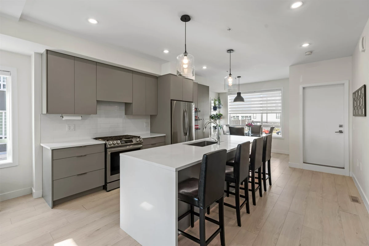 Living Room Photo of 22 19628 55a Avenue, Langley, BC