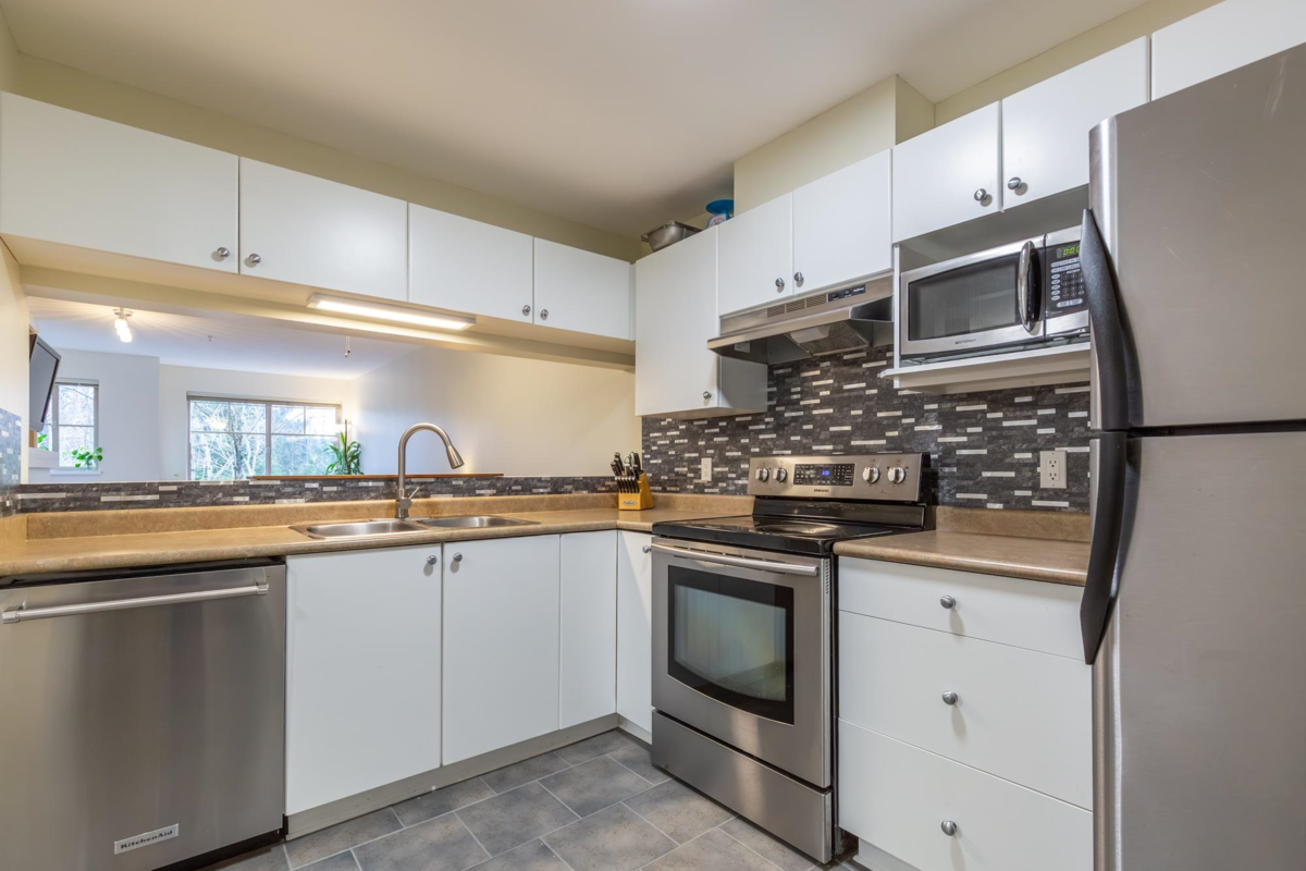 Family Room Photo of 230 27358 32 Avenue, Langley, BC