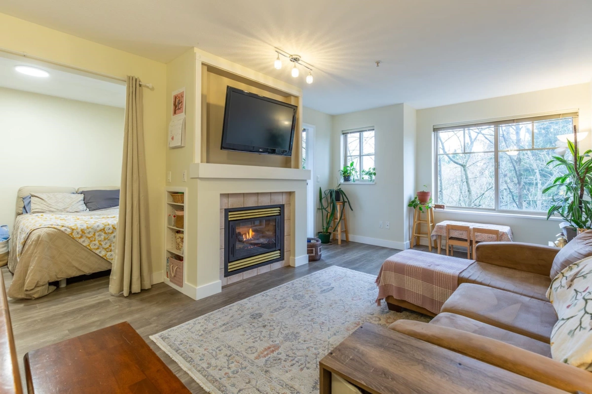 Living Room Photo of 230 27358 32 Avenue, Langley, BC