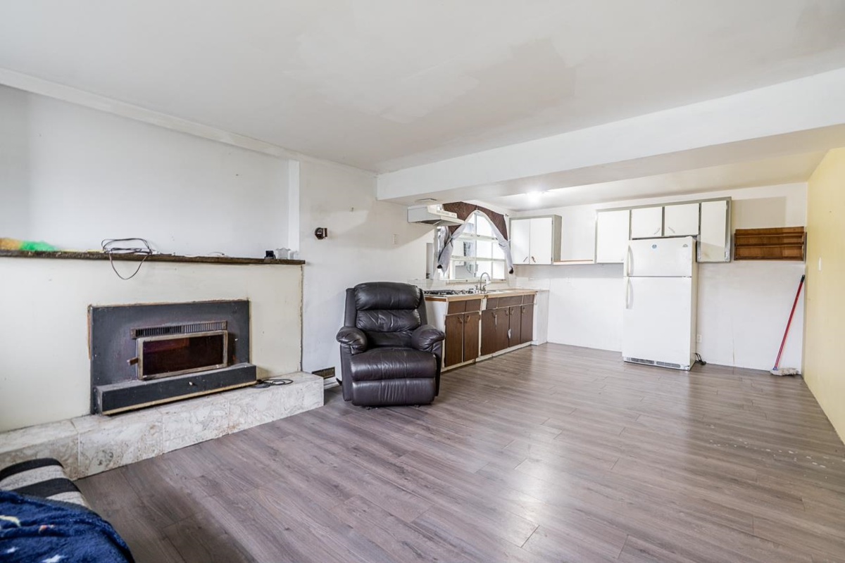 Entry Foyer Photo of 15058 Robin Crescent, Surrey, BC