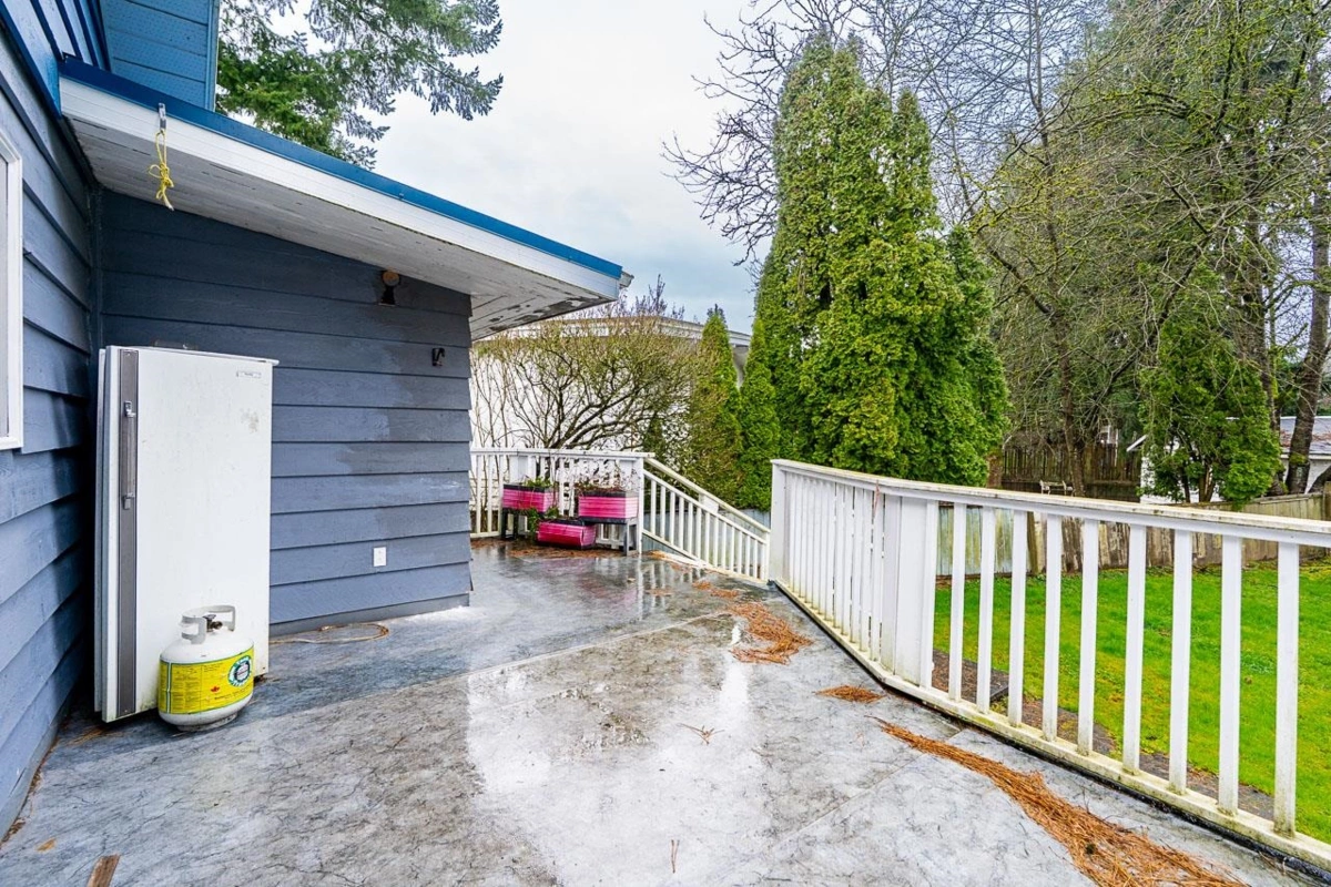 Garage Interior Photo of 15058 Robin Crescent, Surrey, BC