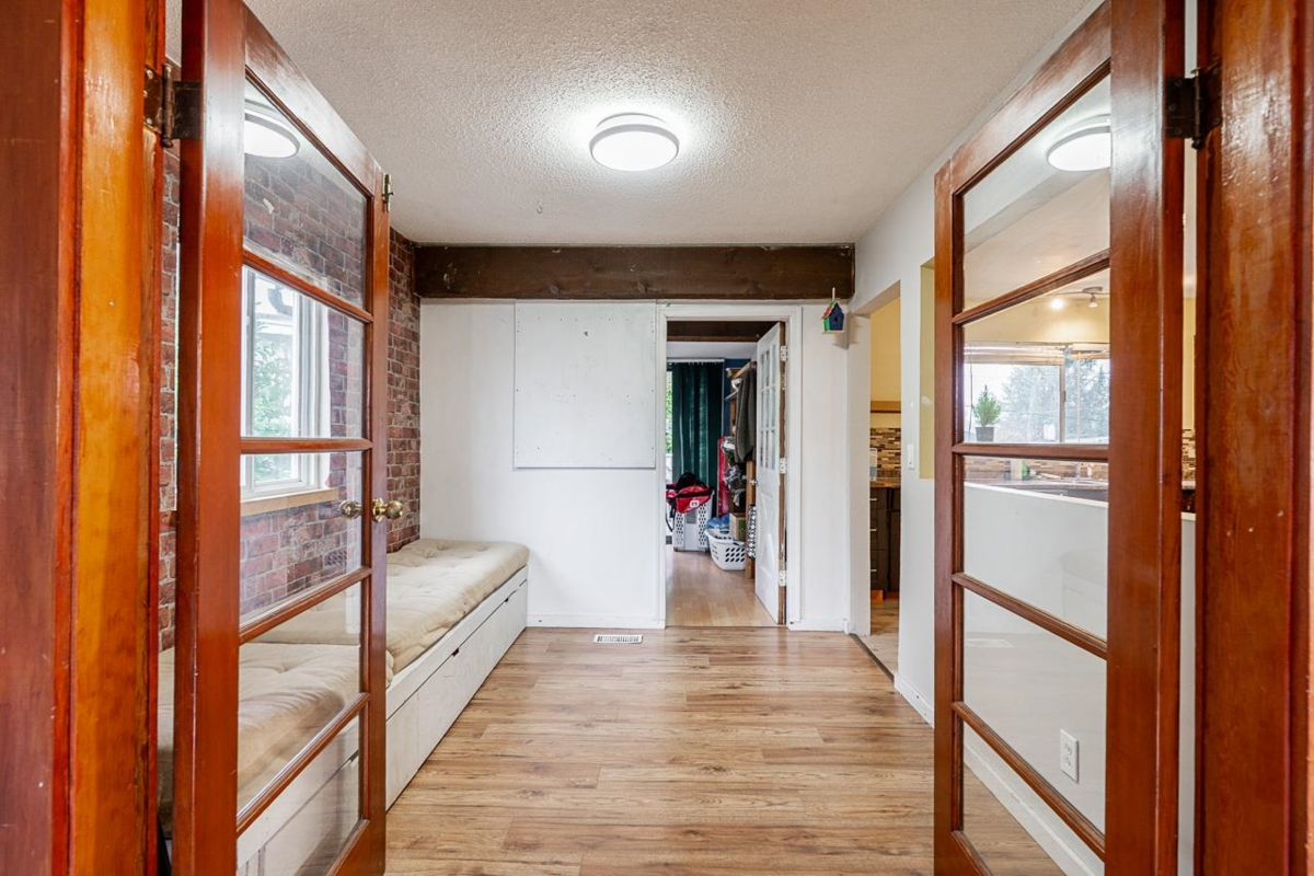 Kitchen Island Photo of 15058 Robin Crescent, Surrey, BC