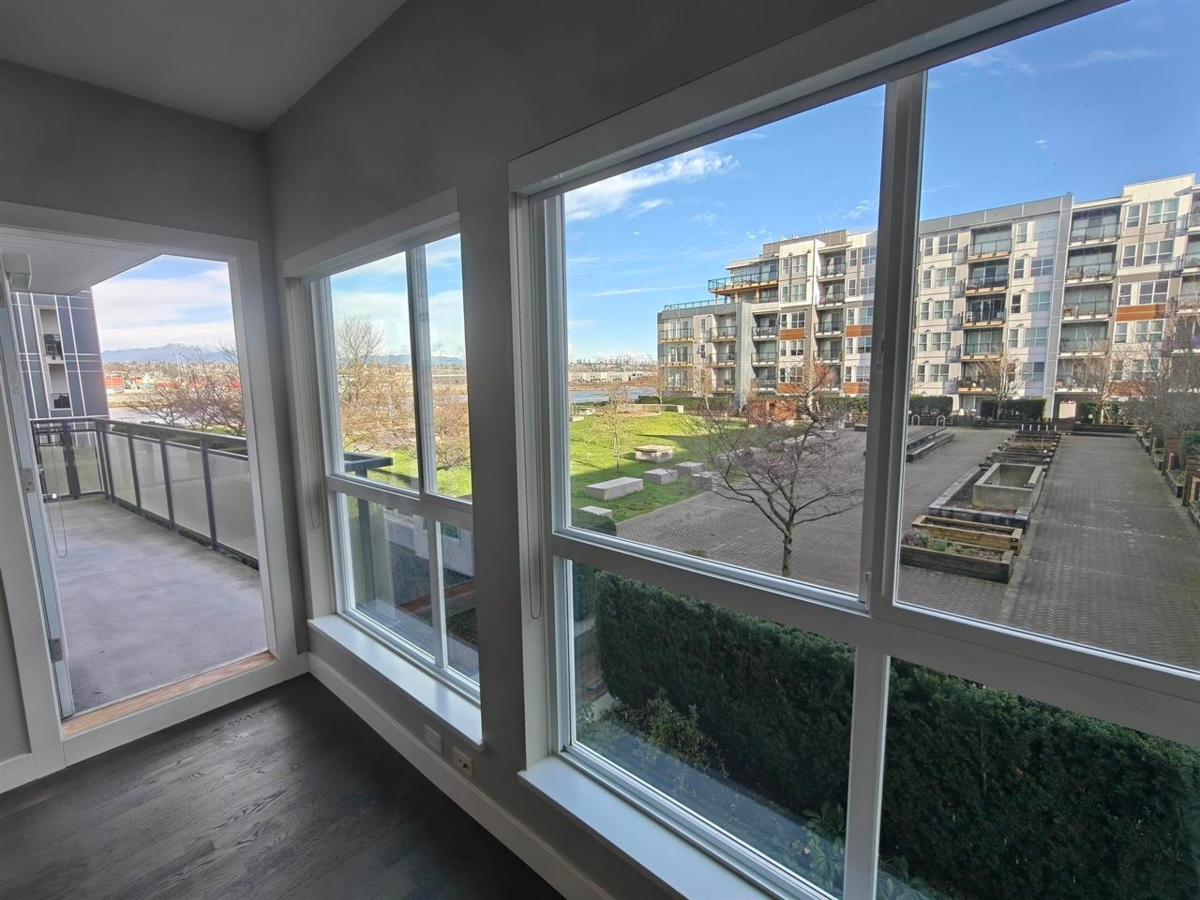Primary Bathroom Photo of 212 10155 River Drive, Richmond, BC