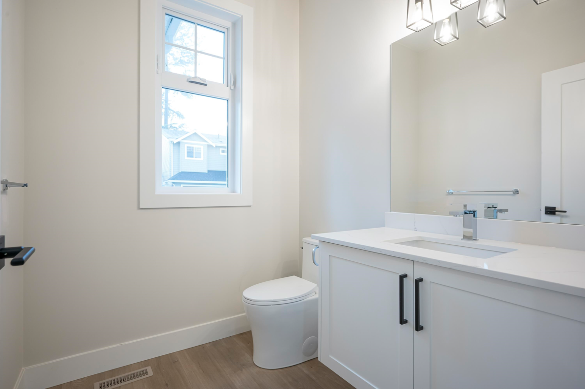 Guest Bathroom Photo of 20516 76a Avenue, Langley, BC