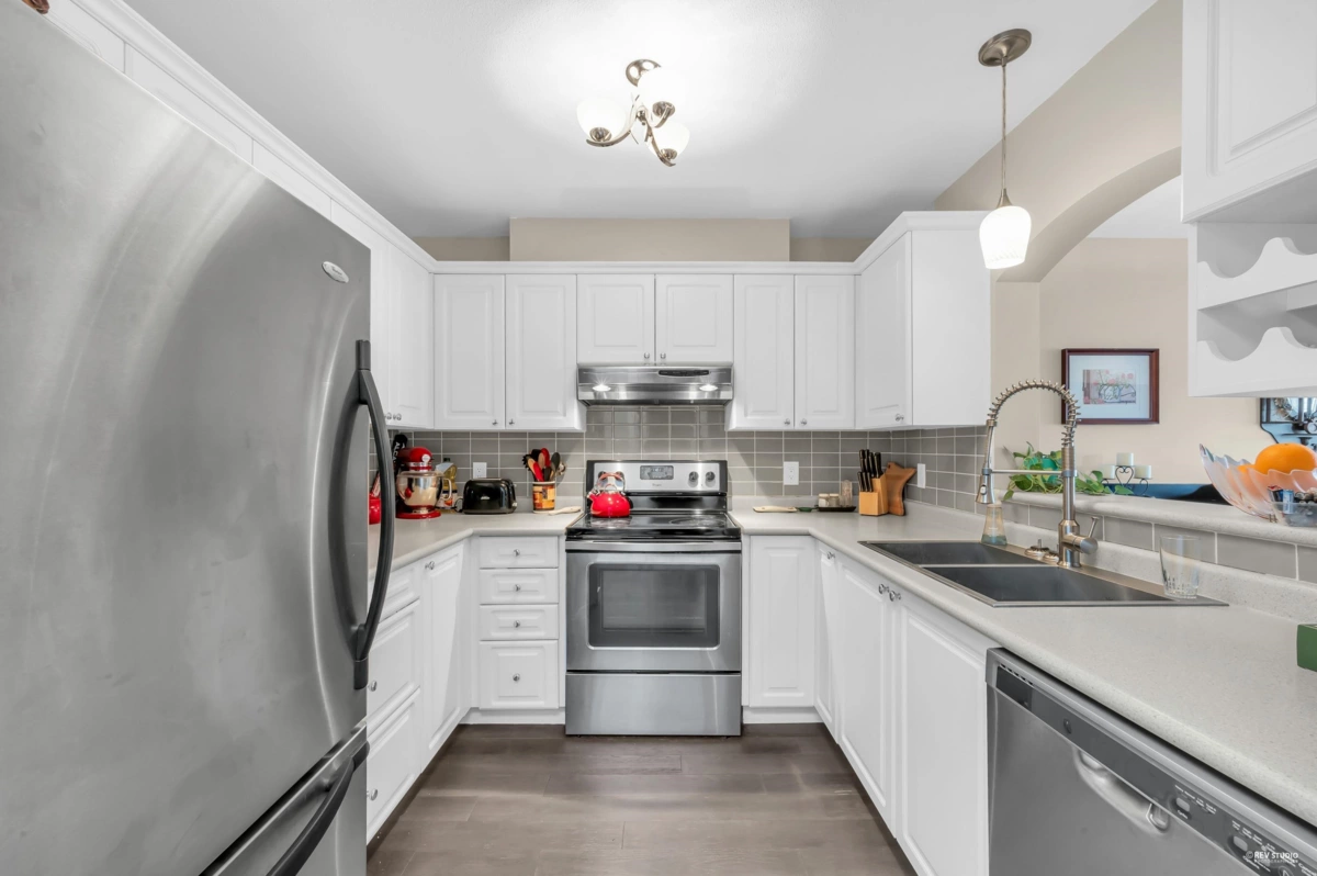 Dining Area Photo of 403 2970 Princess Crescent, Coquitlam, BC