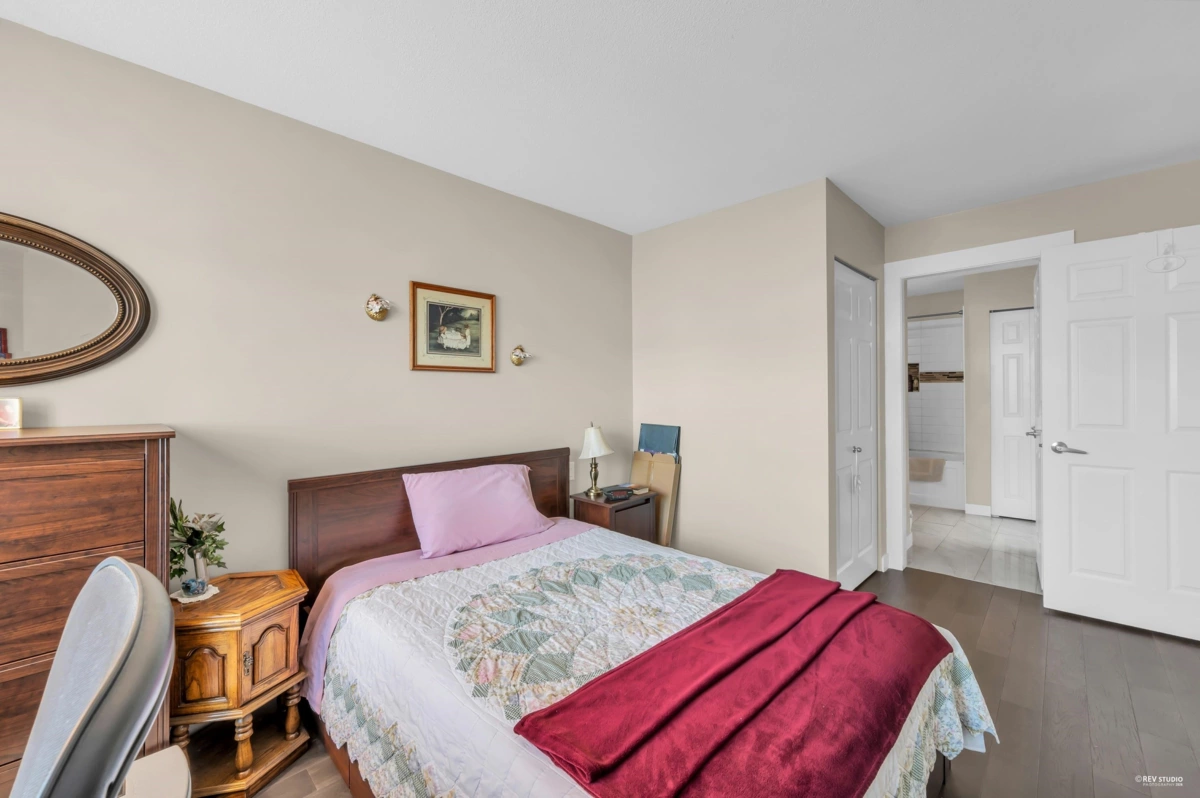 Entry Foyer Photo of 403 2970 Princess Crescent, Coquitlam, BC