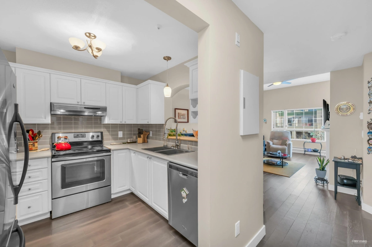 Family Room Photo of 403 2970 Princess Crescent, Coquitlam, BC