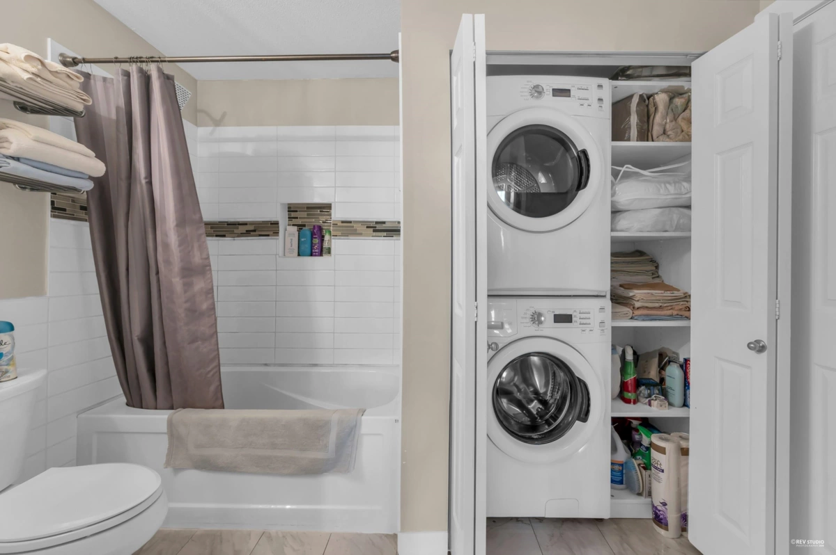 Loft / Bonus Room Photo of 403 2970 Princess Crescent, Coquitlam, BC