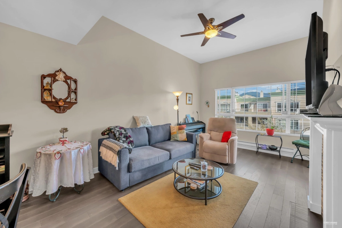 Primary Bathroom Photo of 403 2970 Princess Crescent, Coquitlam, BC