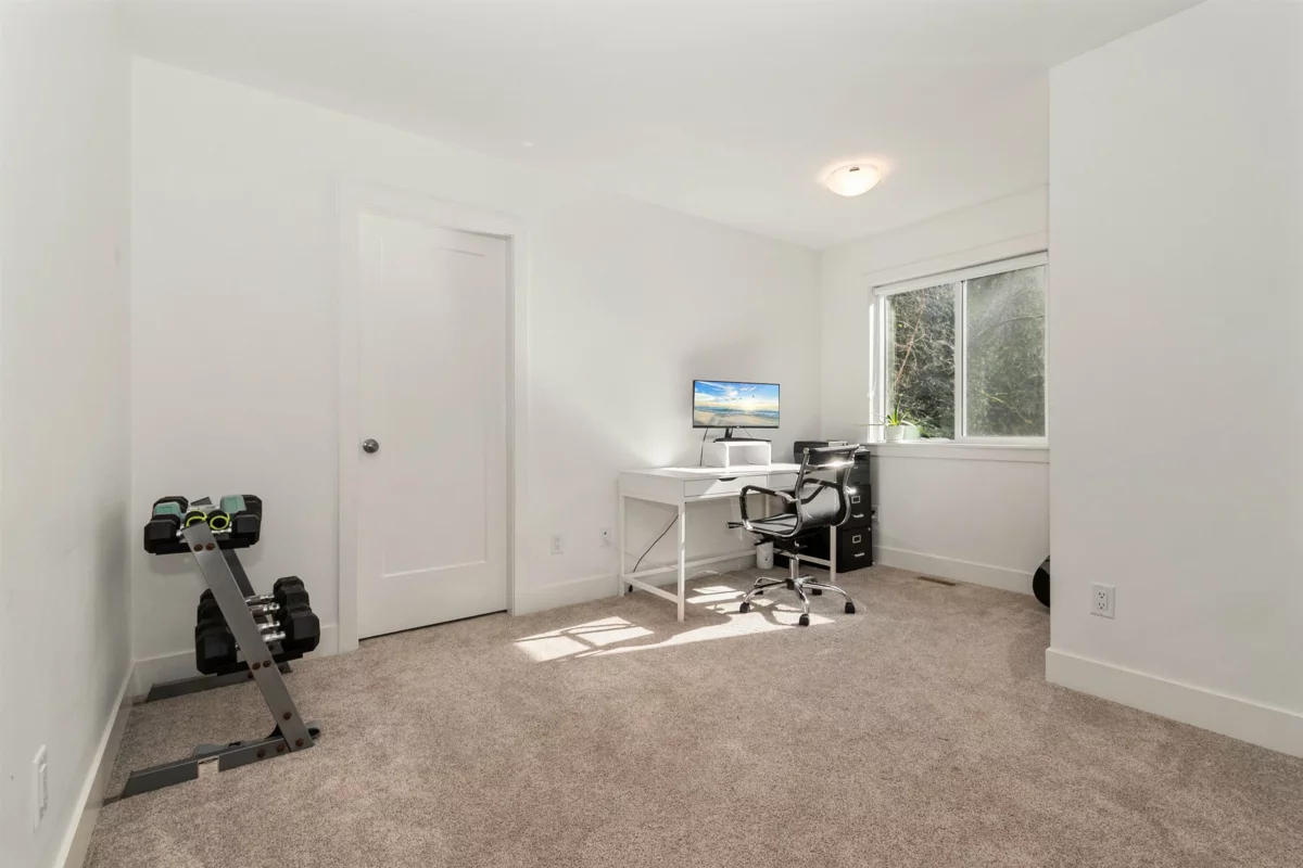 Entry Foyer Photo of B 50249 Luna Place, Chilliwack, BC