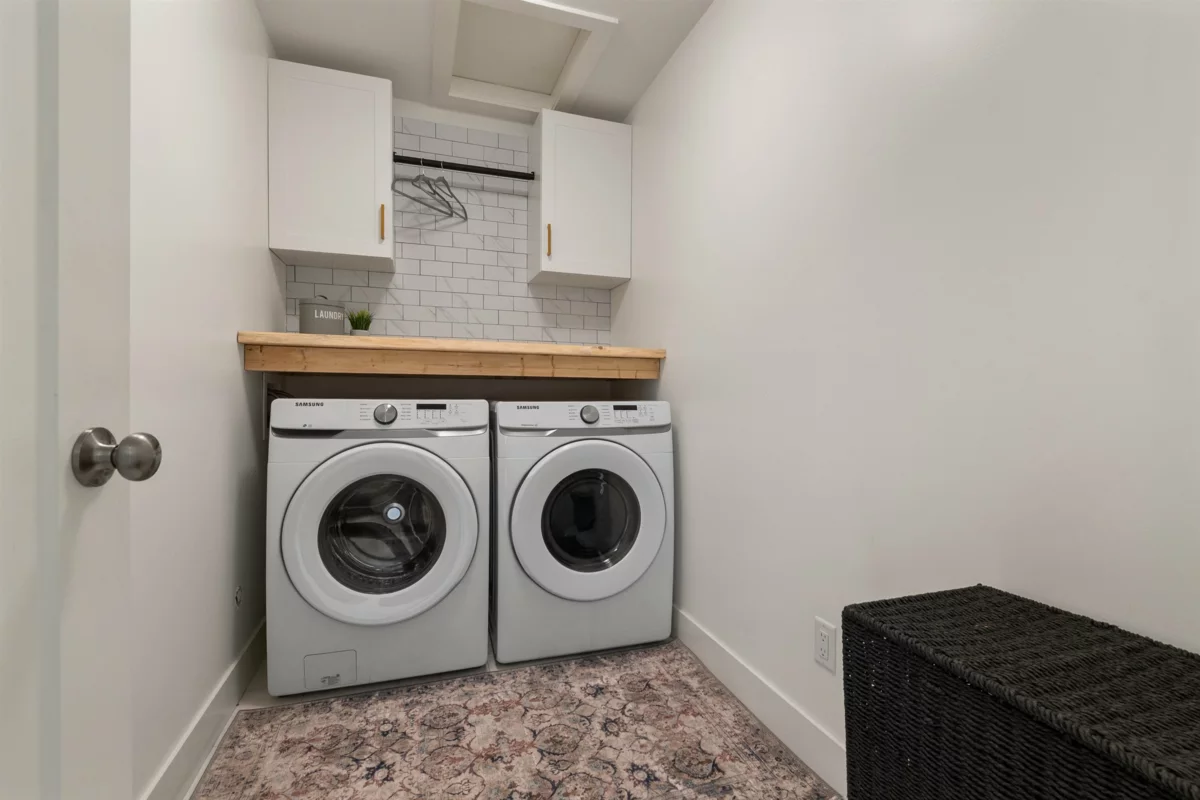 Hallway Photo of B 50249 Luna Place, Chilliwack, BC