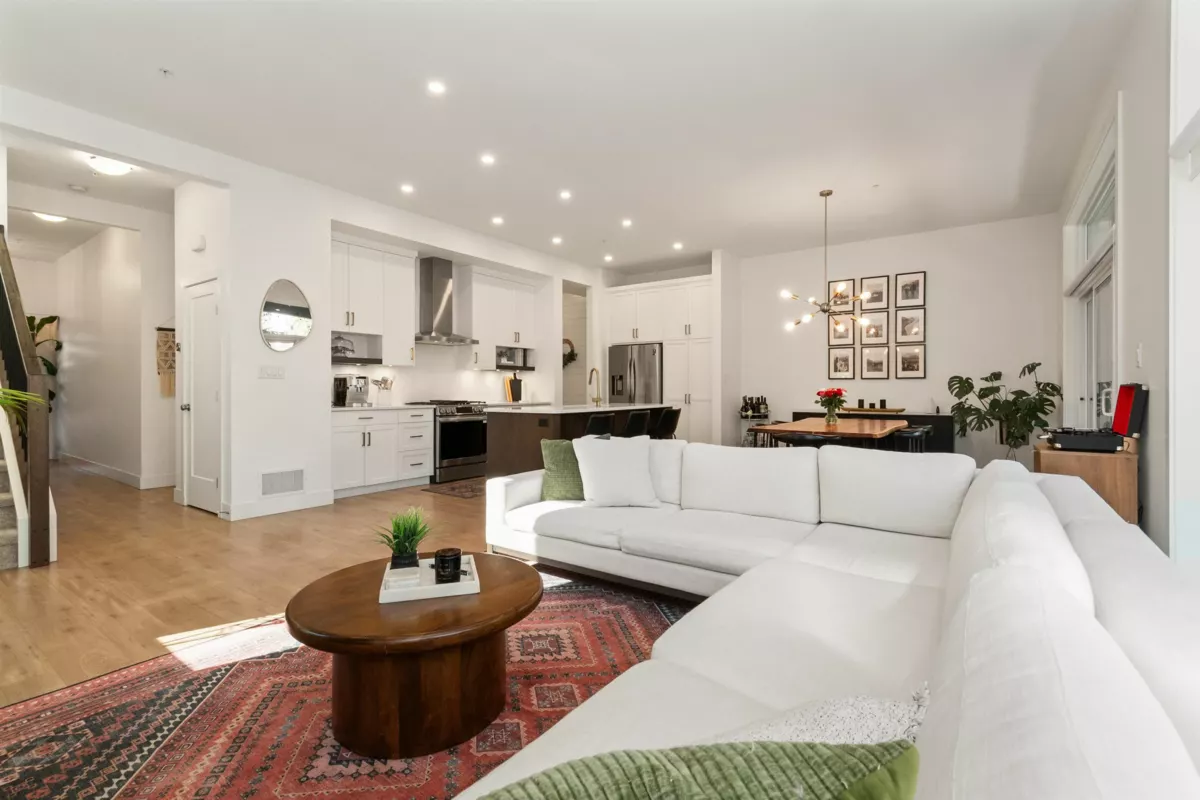 Kitchen Photo of B 50249 Luna Place, Chilliwack, BC