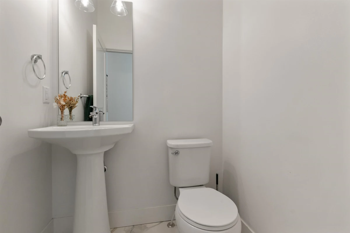 Walk-In Closet Photo of B 50249 Luna Place, Chilliwack, BC