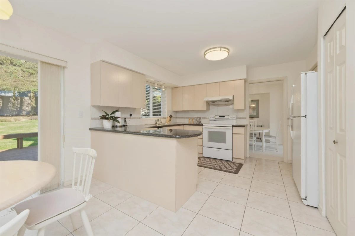 Breakfast Nook Photo of 2716 Byron Road, North Vancouver, BC