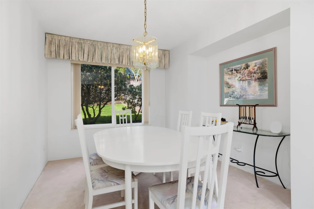 Kitchen Island Photo of 2716 Byron Road, North Vancouver, BC
