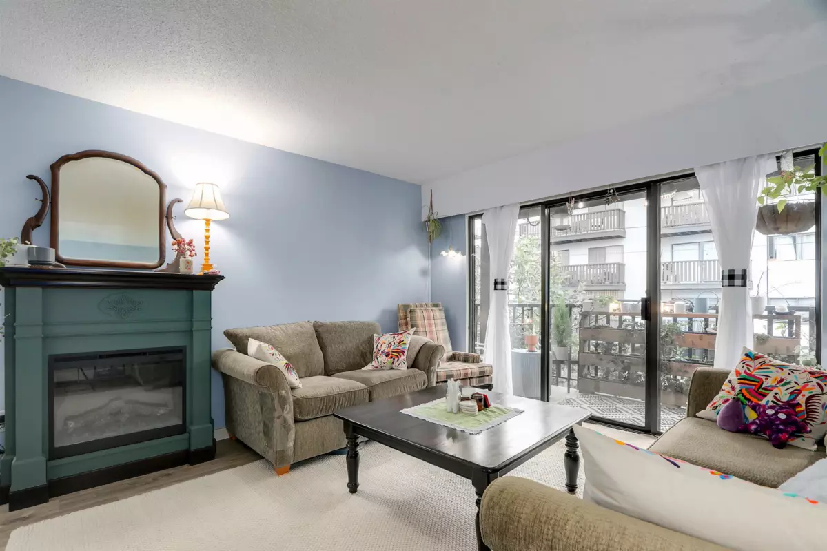 Breakfast Nook Photo of 314 170 E 3rd Street, North Vancouver, BC