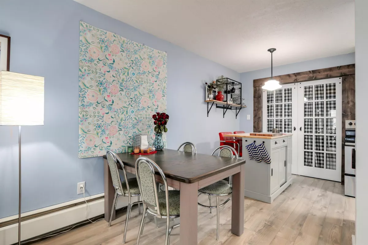 Kitchen Island Photo of 314 170 E 3rd Street, North Vancouver, BC