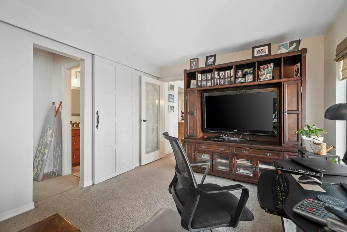 Bedroom 3 Photo of 308 1437 Foster Street, White Rock, BC