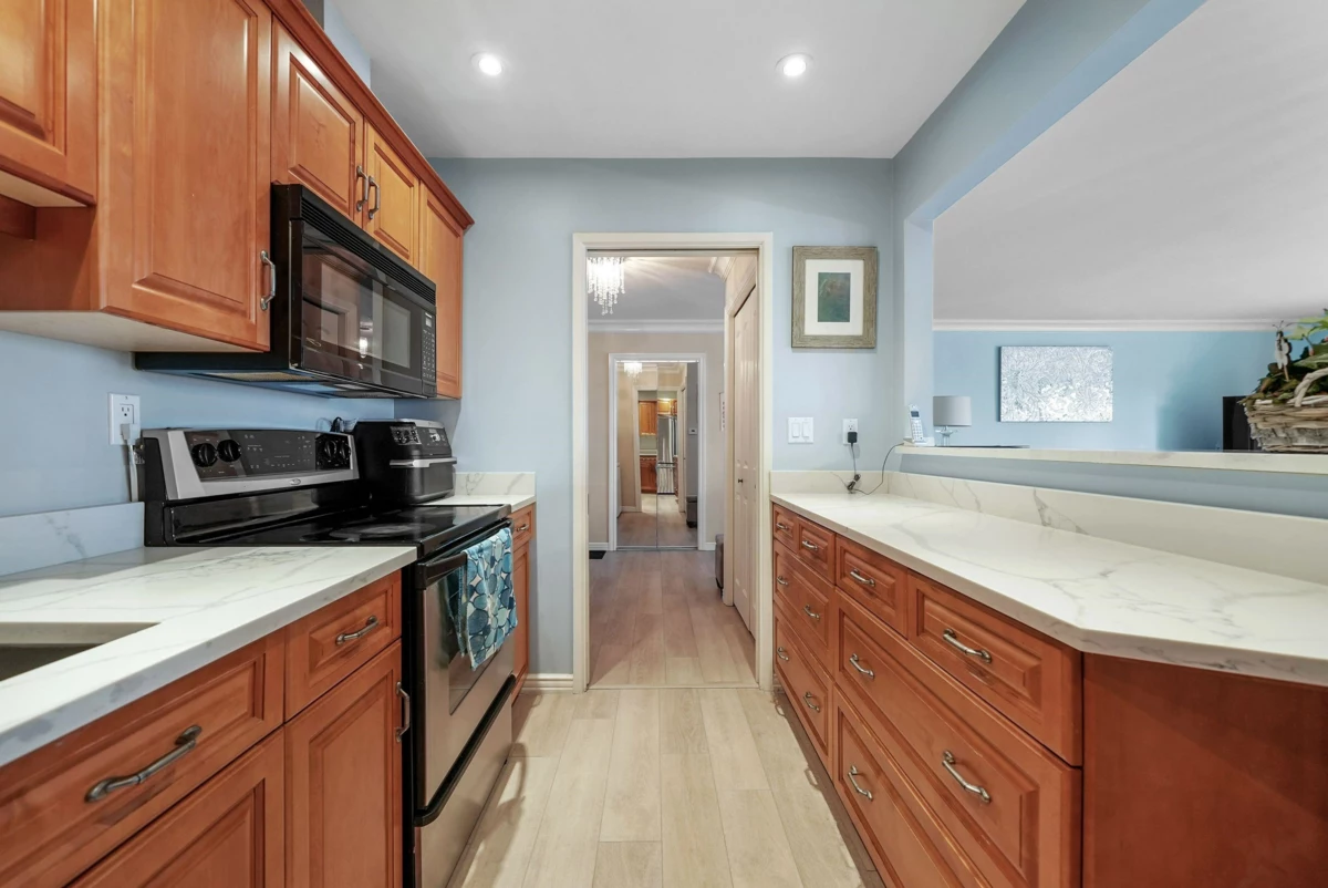 Dining Area Photo of 308 1437 Foster Street, White Rock, BC