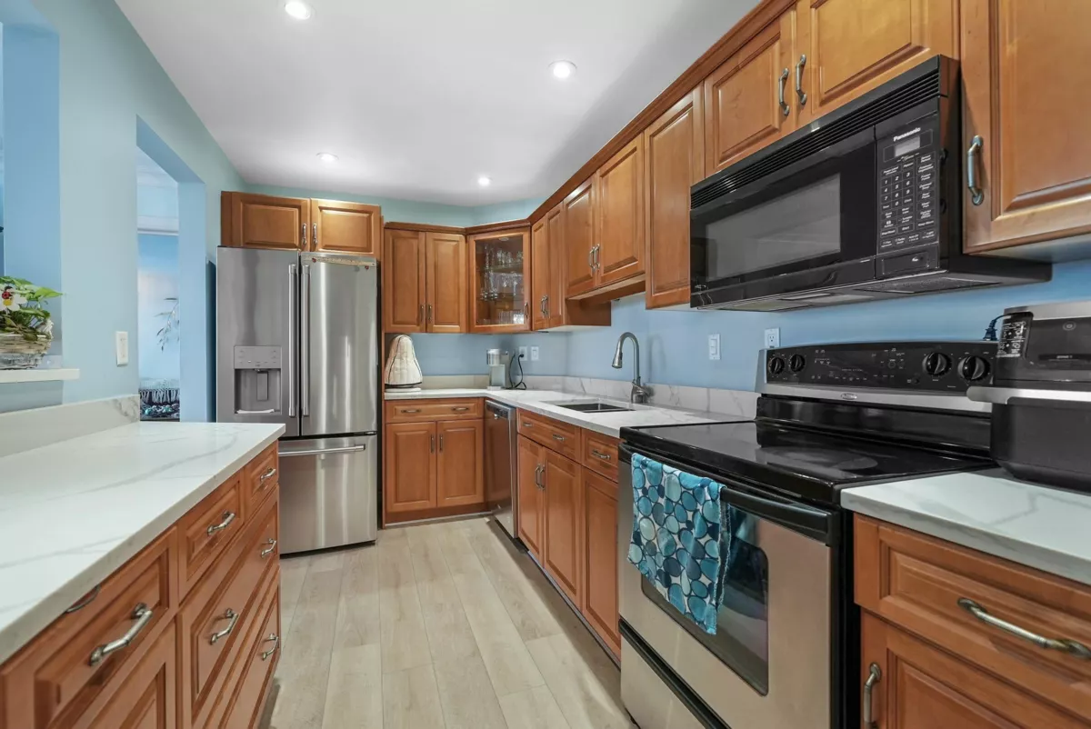 Family Room Photo of 308 1437 Foster Street, White Rock, BC