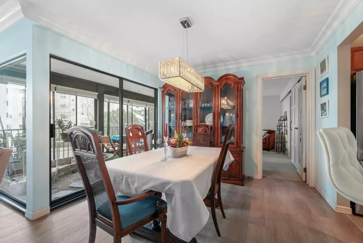Kitchen Island Photo of 308 1437 Foster Street, White Rock, BC