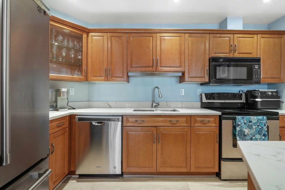 Kitchen Photo of 308 1437 Foster Street, White Rock, BC
