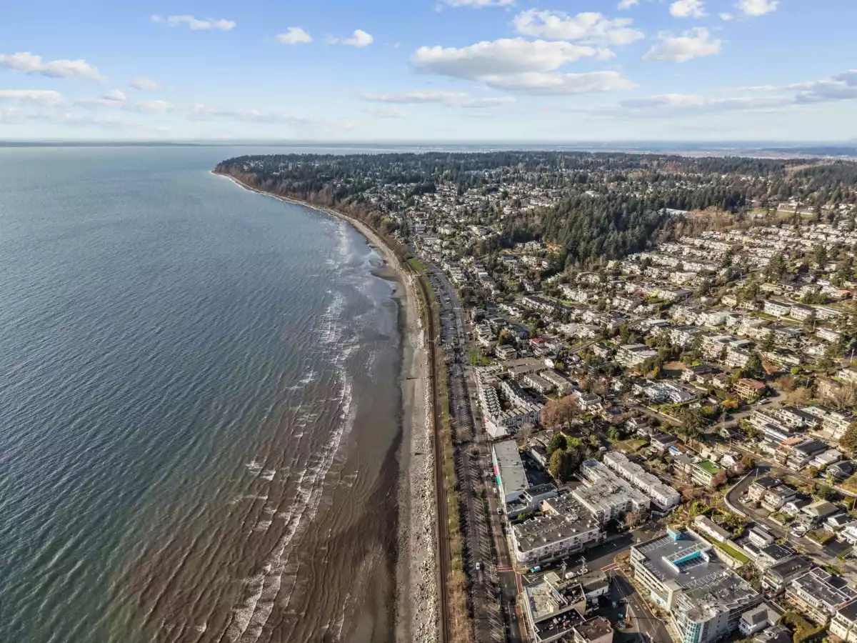 Outdoor Deck Photo of 308 1437 Foster Street, White Rock, BC