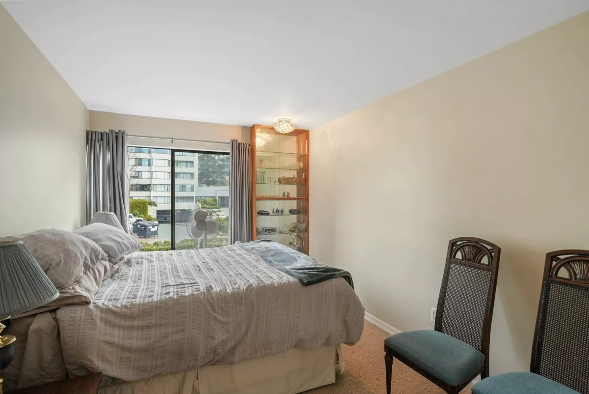 Primary Bathroom Photo of 308 1437 Foster Street, White Rock, BC