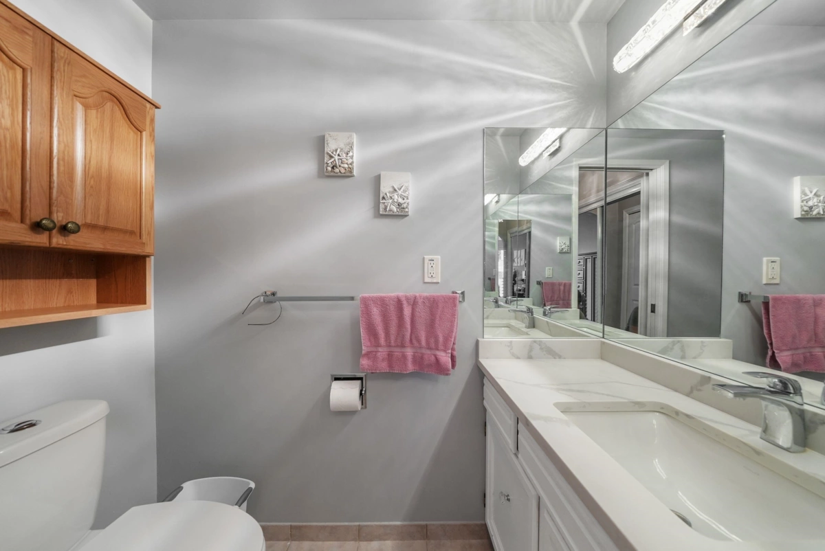 Walk-In Closet Photo of 308 1437 Foster Street, White Rock, BC