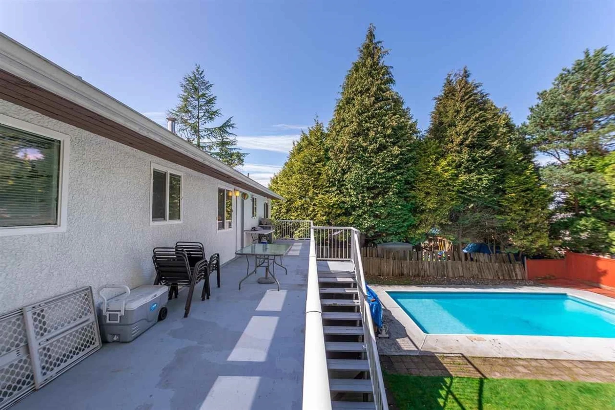 Living Room Photo of 11781 71a Avenue, Delta, BC